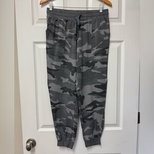 Splendid Women’s Camouflage Jogger Pants Size M